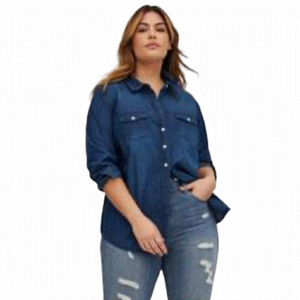 Torrid Taylor Medium Wash Denim Button-Down Shirt in 00 (Medium/Large Size 10)
